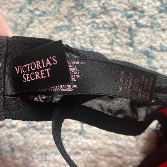Good condition 32DD red and black lace Victoria secret push up bra! - Picture 8 of 14